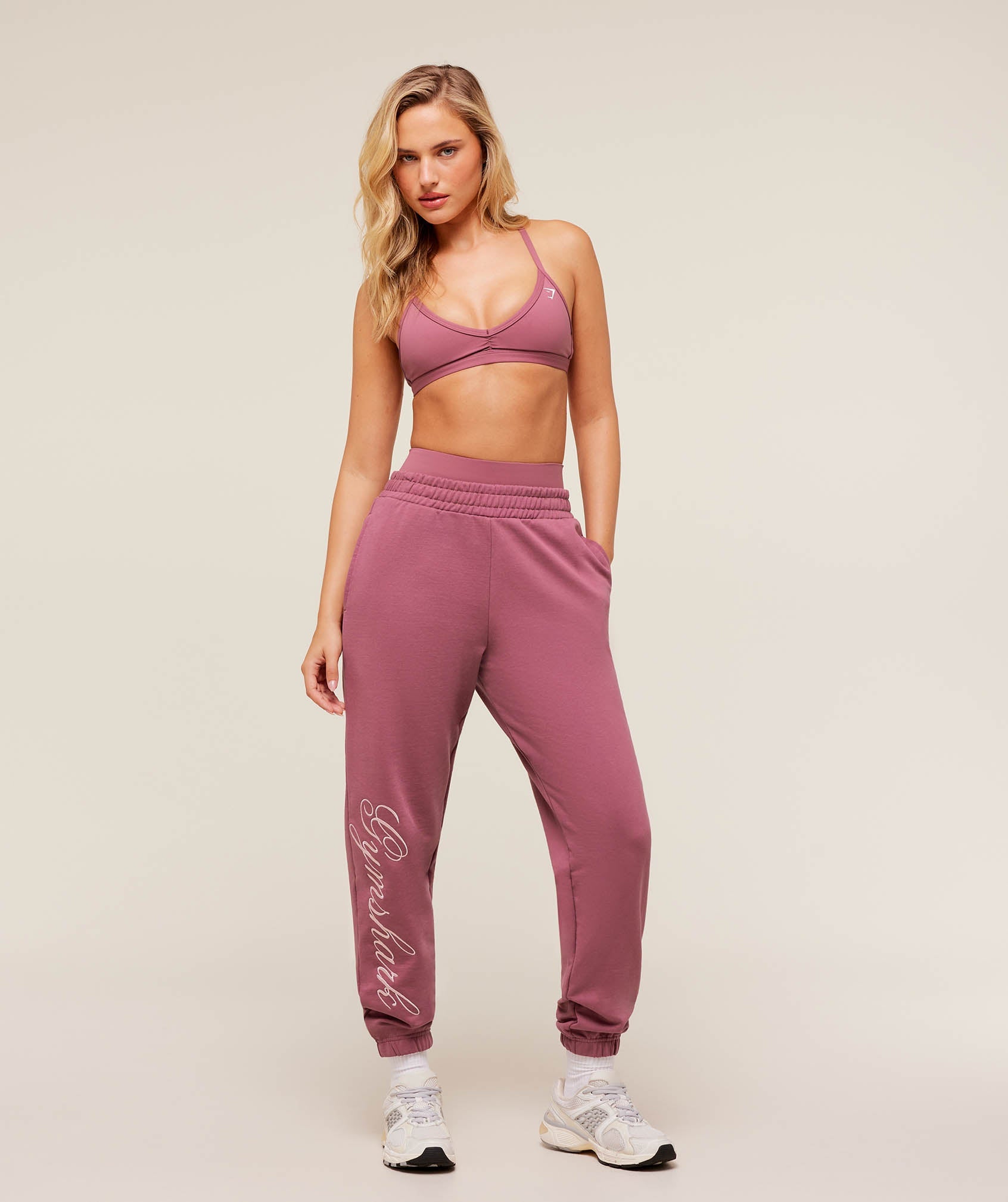 gymshark-all-seasons-graphic-jogger-pants
