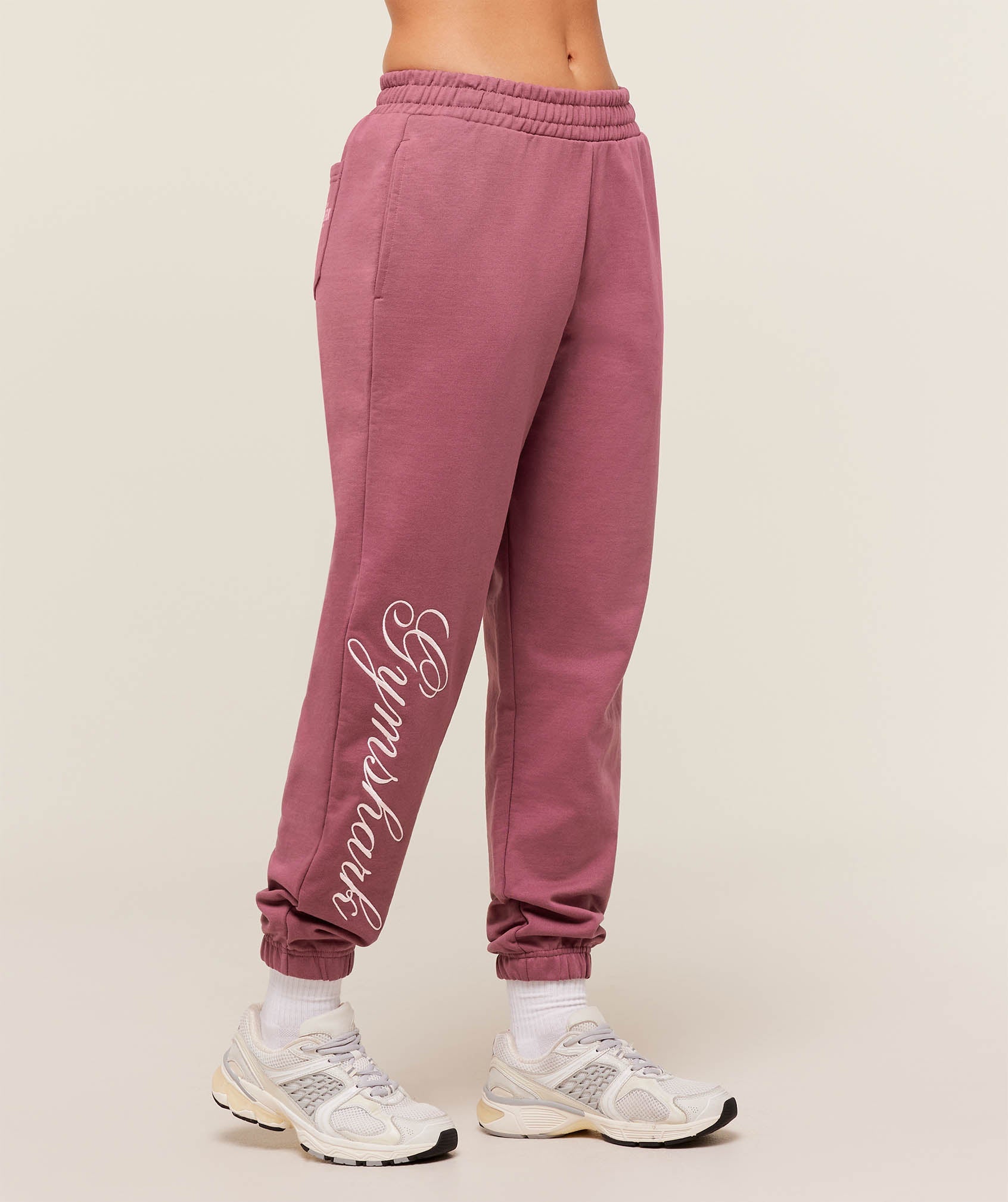 gymshark-all-seasons-graphic-jogger-pants