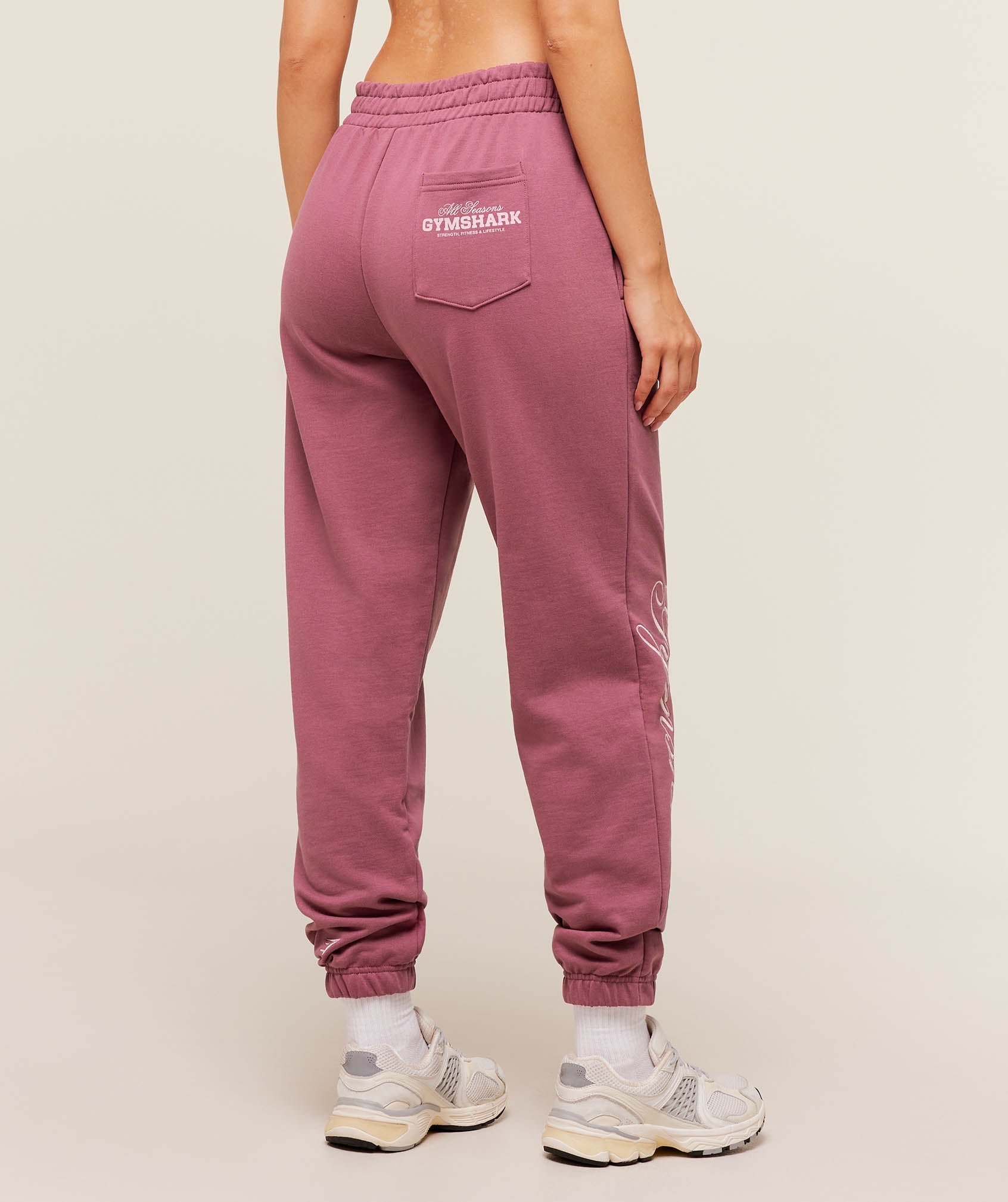 gymshark-all-seasons-graphic-jogger-pants