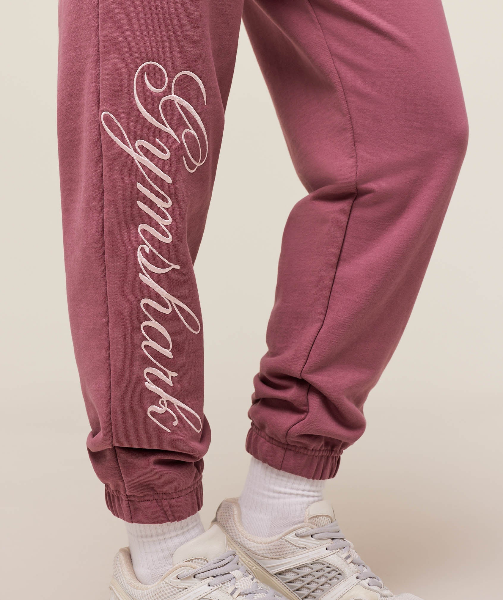 gymshark-all-seasons-graphic-jogger-pants