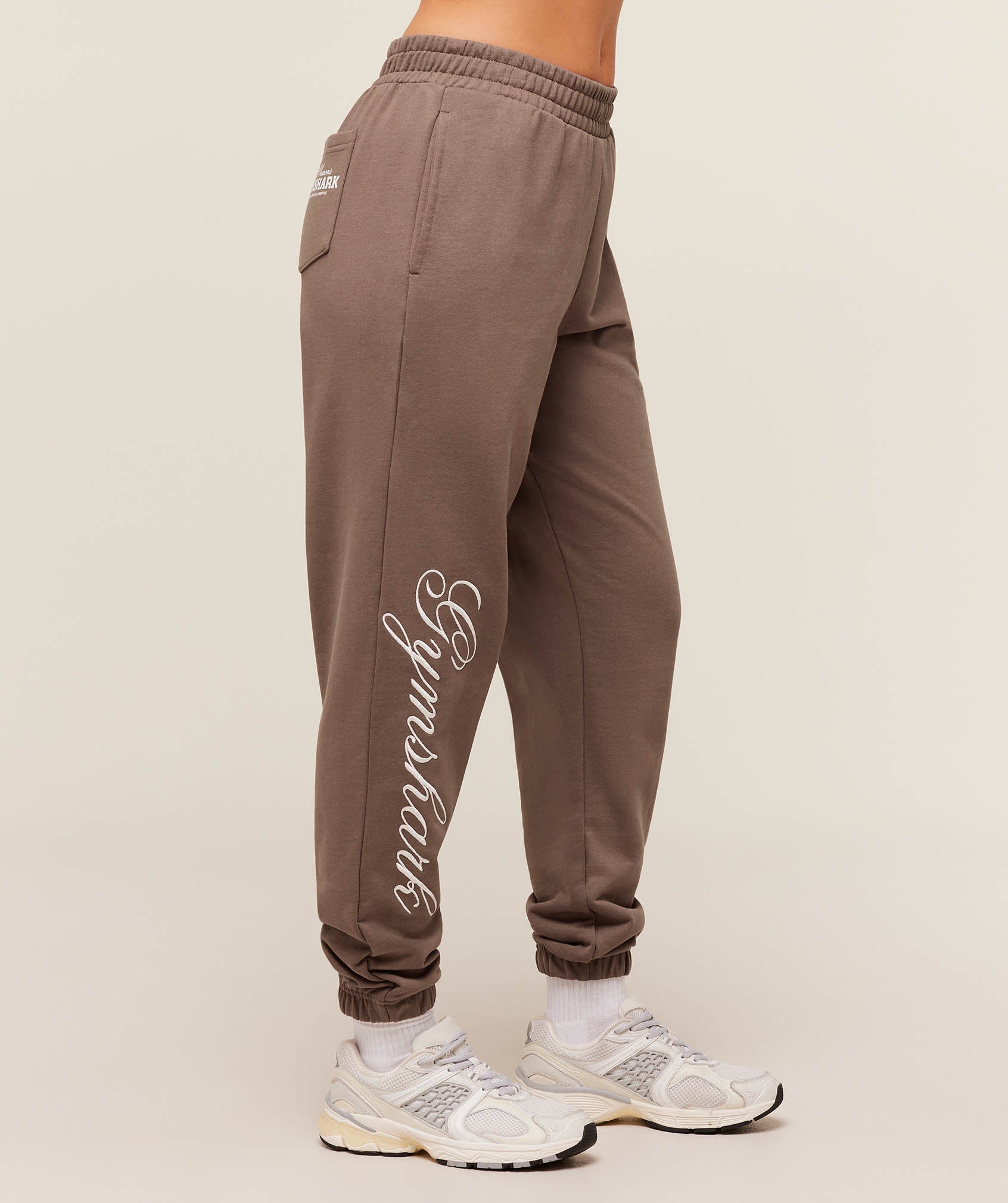 gymshark-all-seasons-graphic-jogger-pants-1