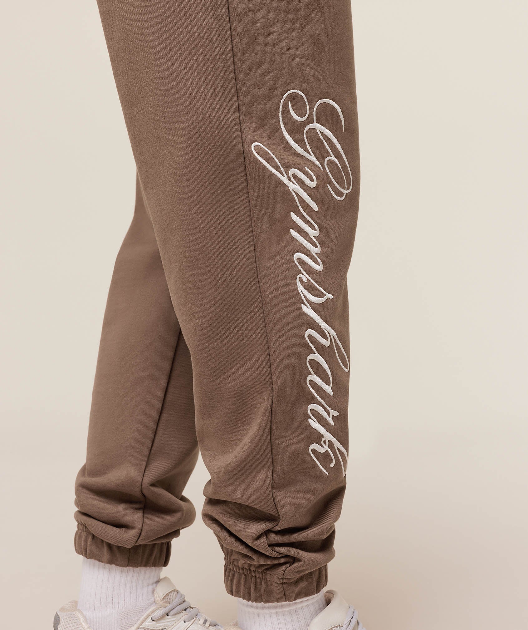 gymshark-all-seasons-graphic-jogger-pants-1