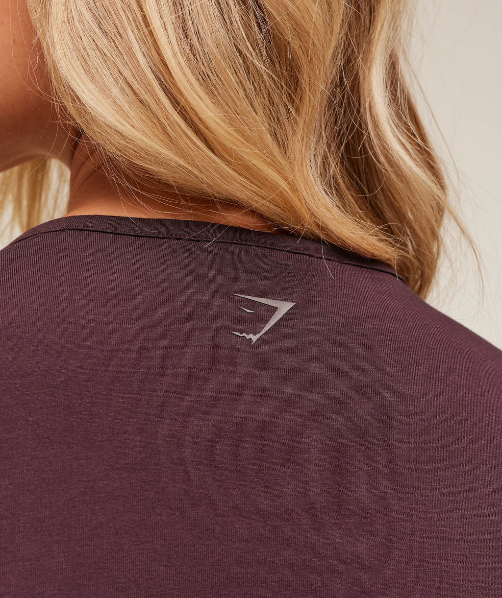 gymshark-all-seasons-graphic-long-sleeve-baby-tee-crop-tops
