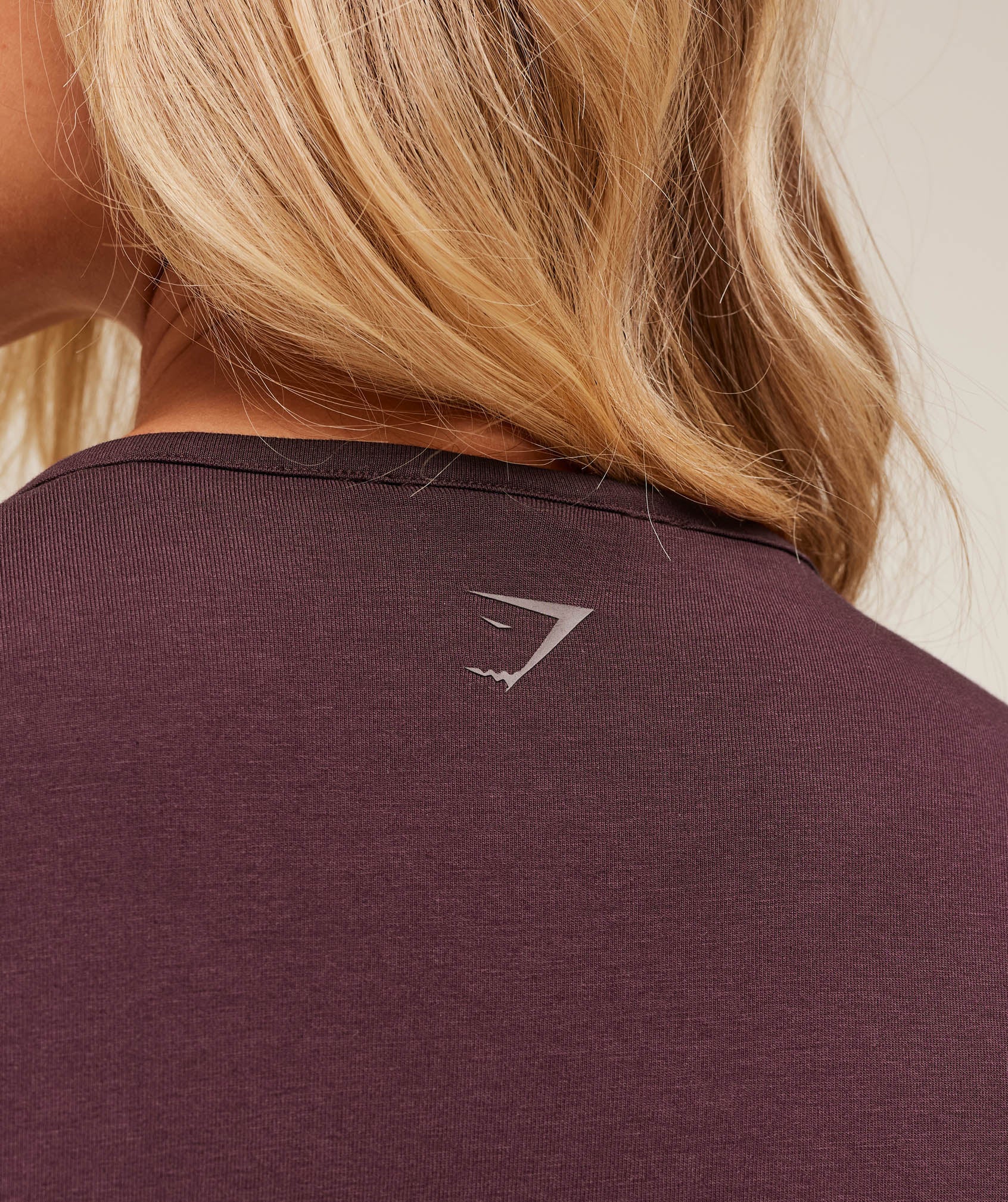 gymshark-all-seasons-graphic-long-sleeve-baby-tee-crop-tops