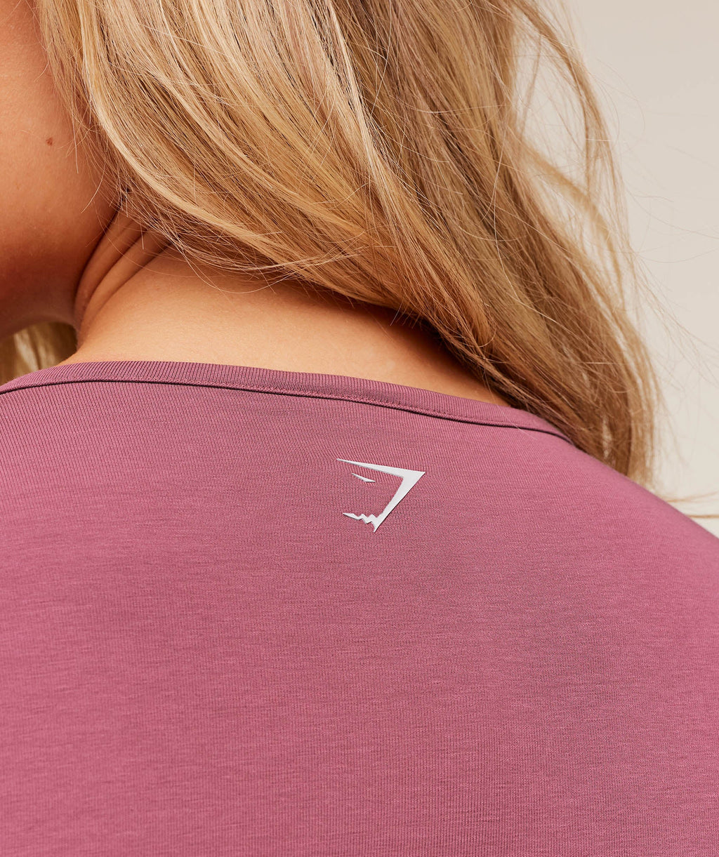 gymshark-all-seasons-graphic-long-sleeve-baby-tee-crop-tops-1