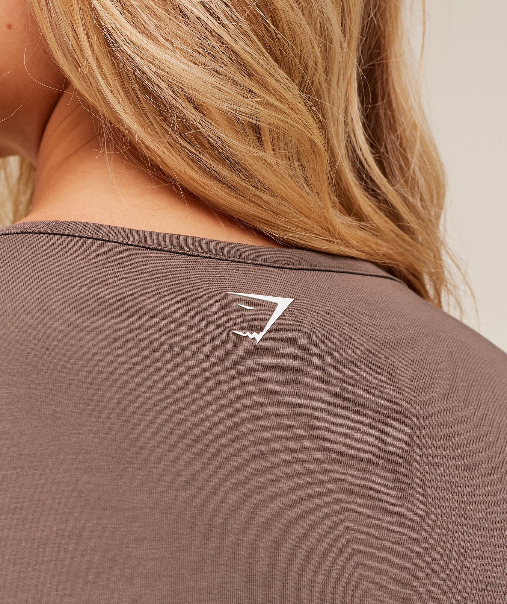 gymshark-all-seasons-graphic-long-sleeve-baby-tee-crop-tops-2