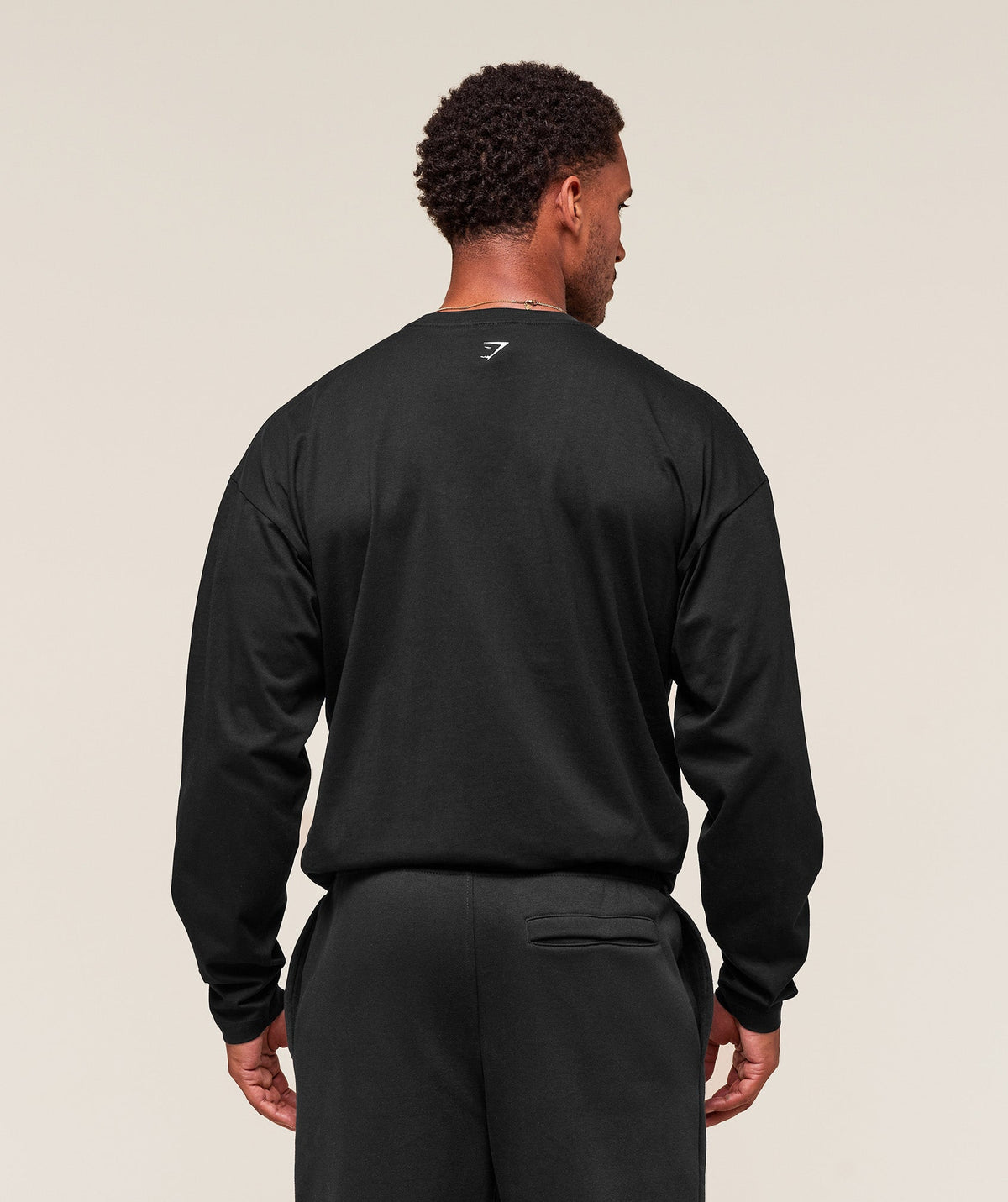 gymshark-worn-graphic-long-sleeve-t-shirt-ls-tops-black-aw25