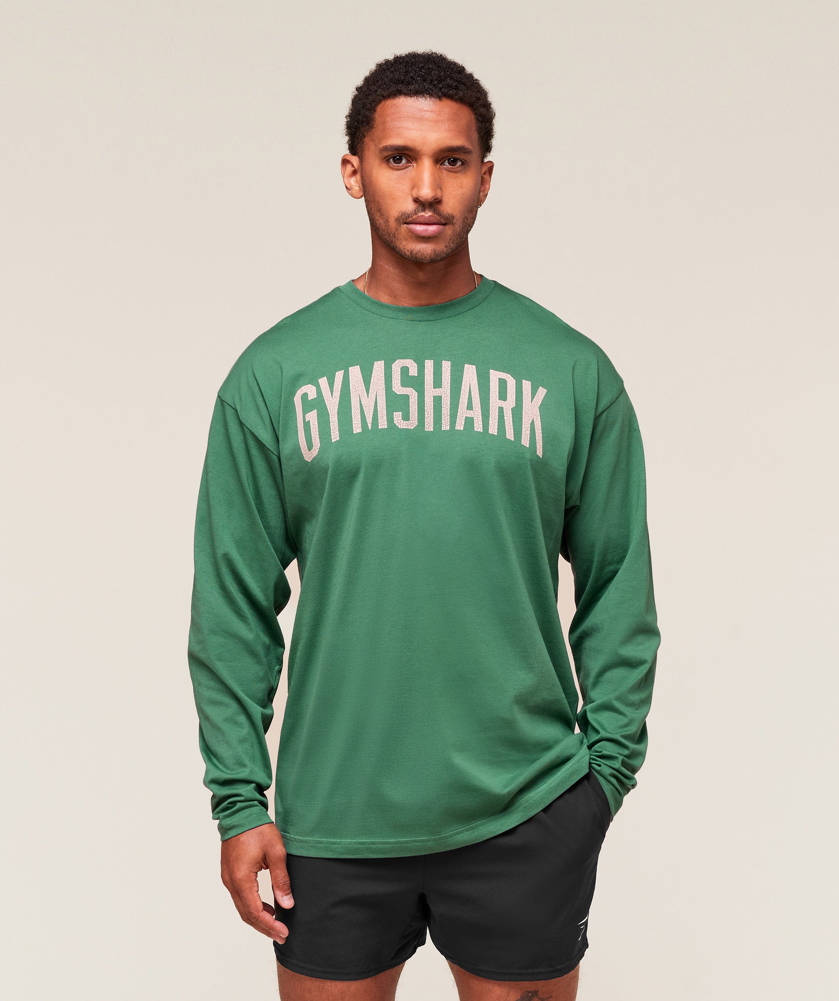 gymshark-worn-graphic-long-sleeve-t-shirt-ls-tops-green-aw25