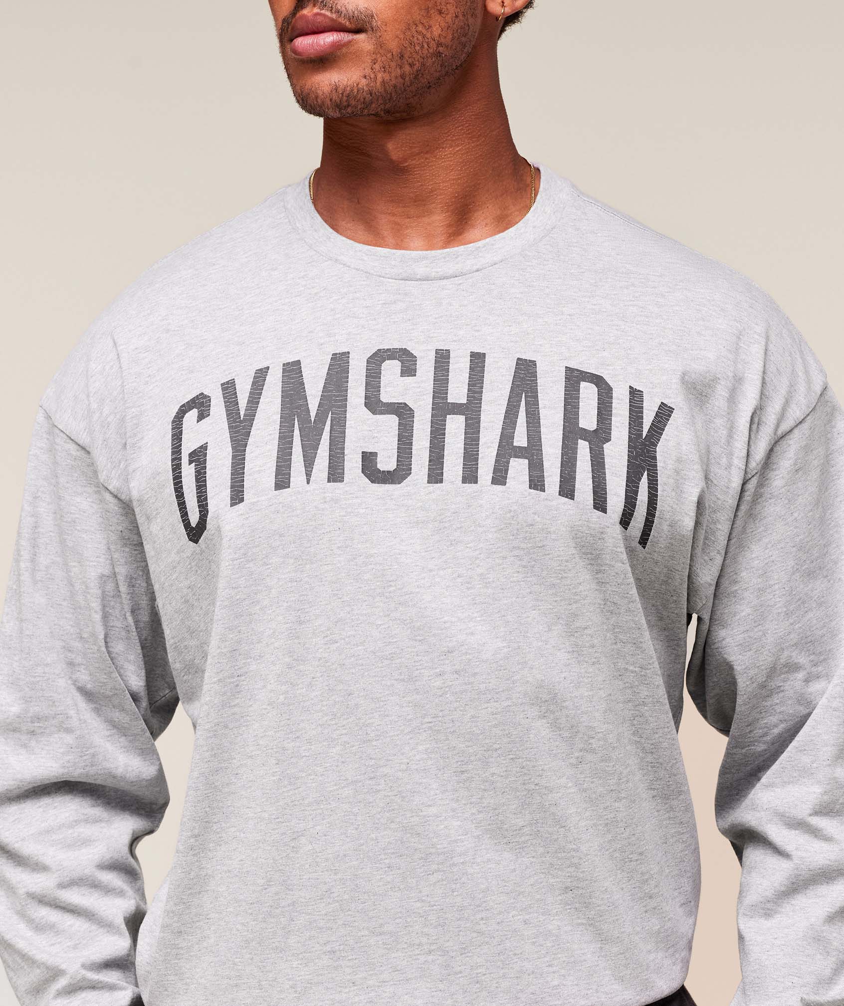 gymshark-worn-graphic-long-sleeve-t-shirt-ls-tops-grey-aw25