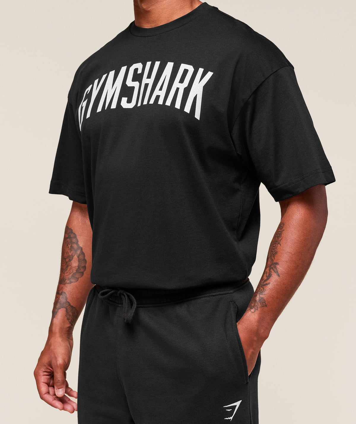 gymshark-worn-graphic-t-shirt-ss-tops-black-aw25
