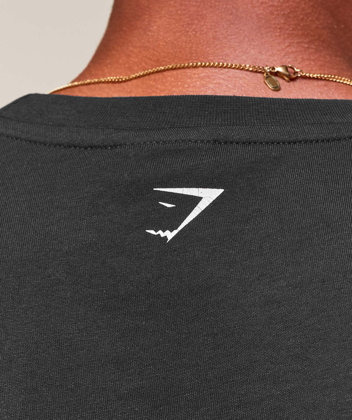 gymshark-worn-graphic-t-shirt-ss-tops-black-aw25