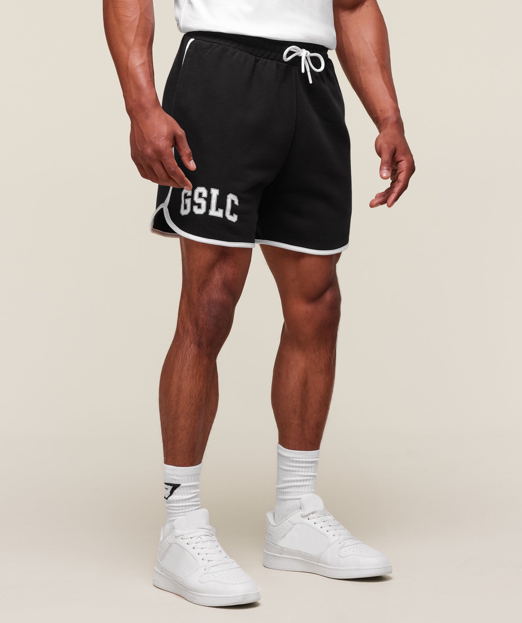 gymshark-collegiate-contrast-5-shorts-shorts-black-ss25