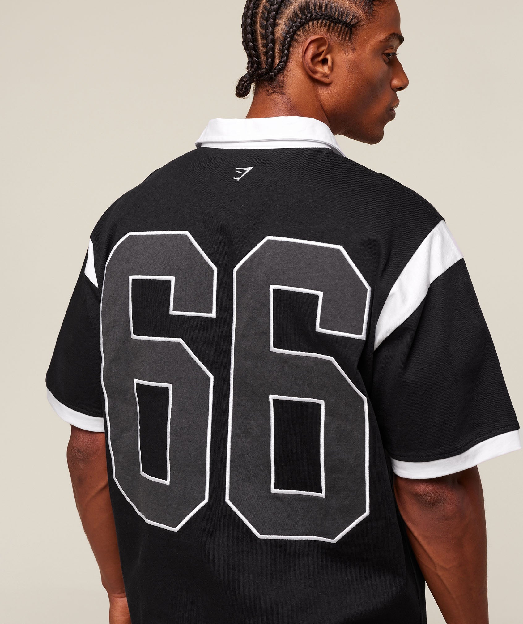 gymshark-collegiate-retro-polo-shirt-ss-tops-black-ss25