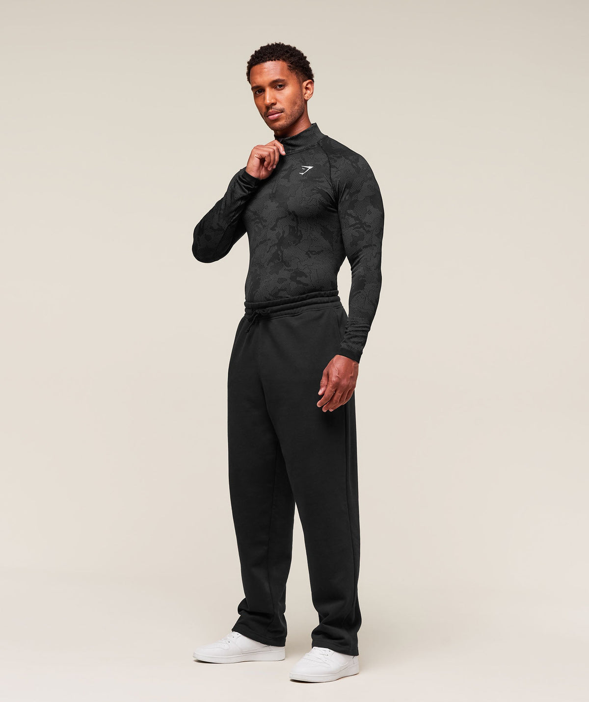 gymshark-geo-seamless-1-4-zip-pullovers-black-ss25