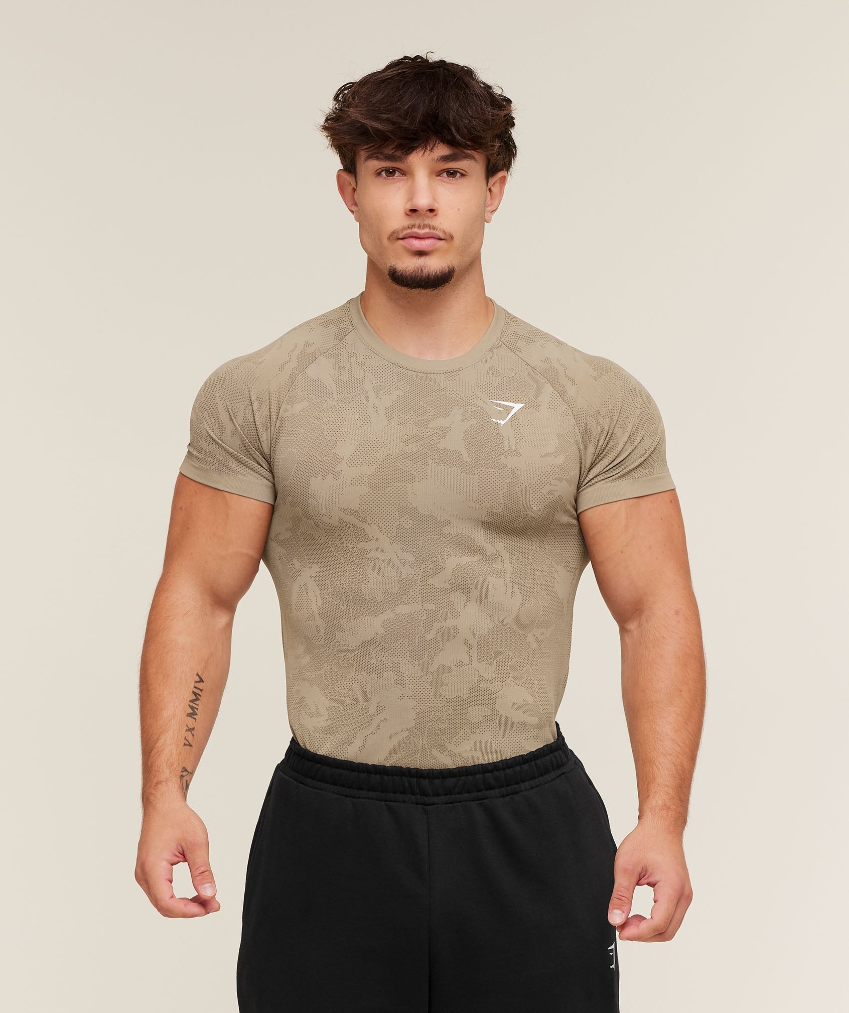 gymshark-geo-seamless-t-shirt-ss-tops-brown-aw25-1
