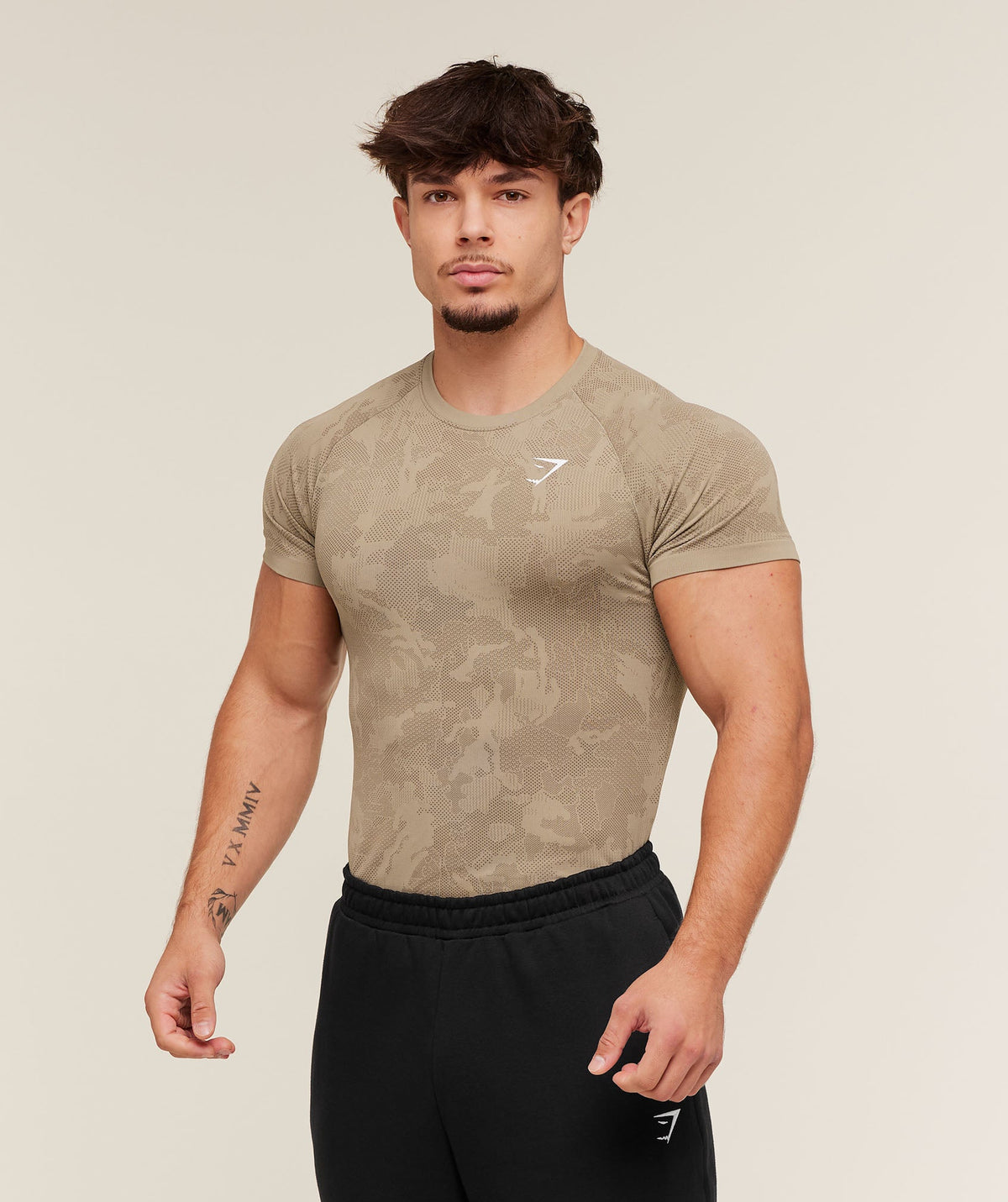 gymshark-geo-seamless-t-shirt-ss-tops-brown-aw25-1