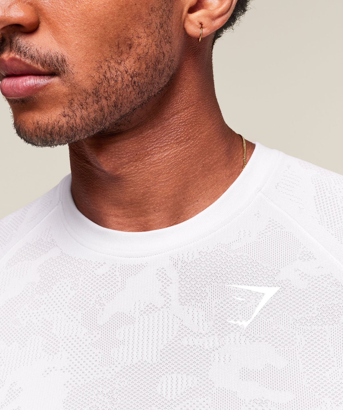 gymshark-geo-seamless-t-shirt-white-light-grey-ss23