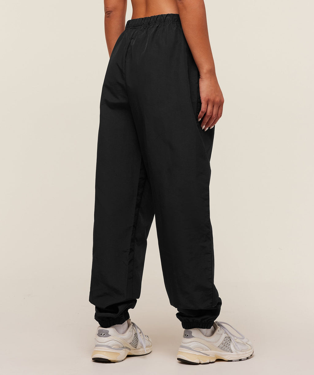 gymshark-woven-track-pant-pants-black-aw25