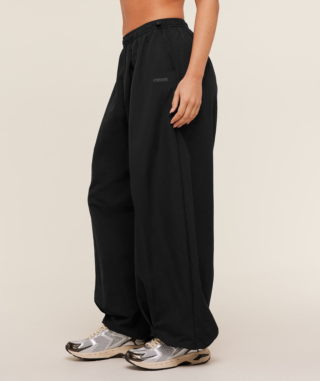 gymshark-weekend-lifestyle-parachute-pant-pants