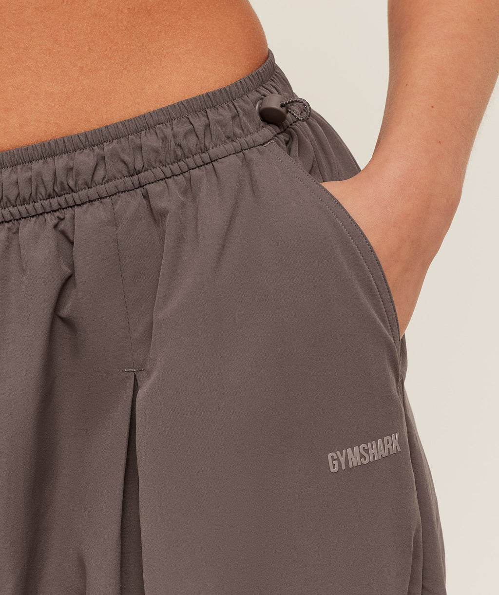 gymshark-weekend-lifestyle-parachute-pant-pants-brown-ss26