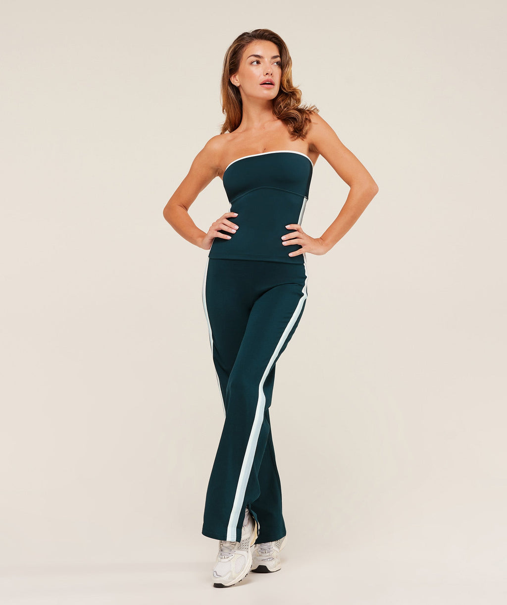 gymshark-piping-bandeau-with-shelf-crop-tops-blue-aw25