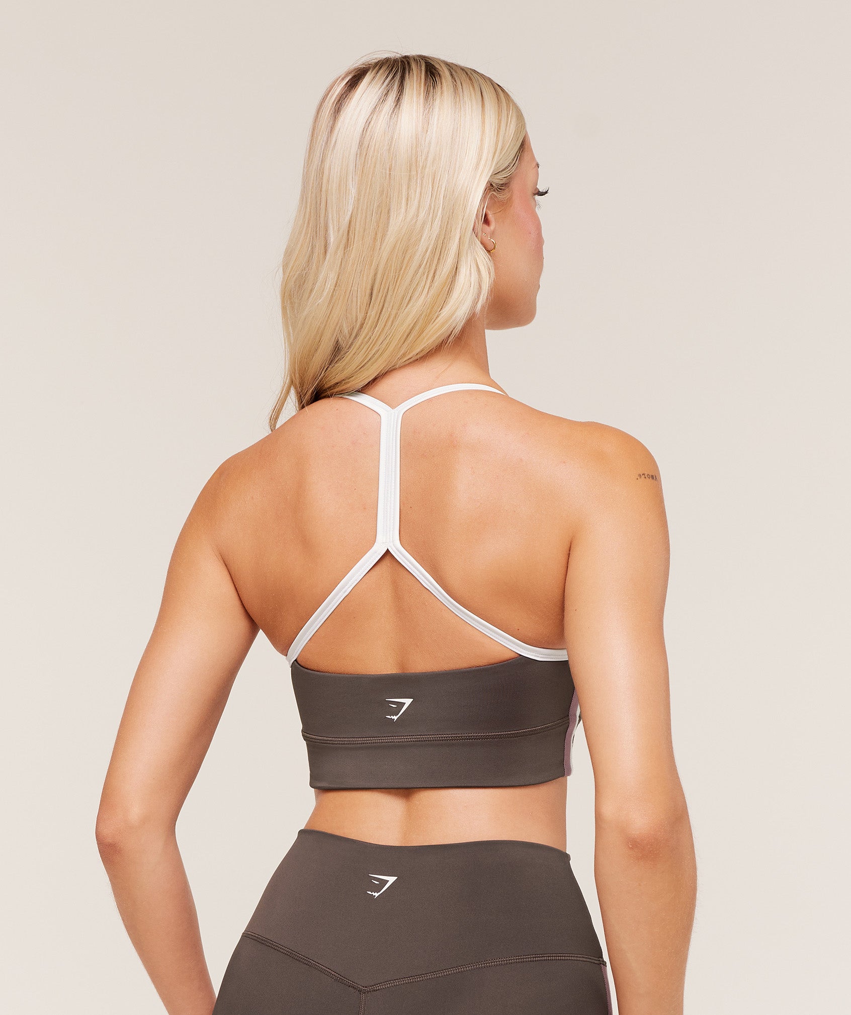 gymshark-piping-sports-bra-sports-bras-brown-aw25