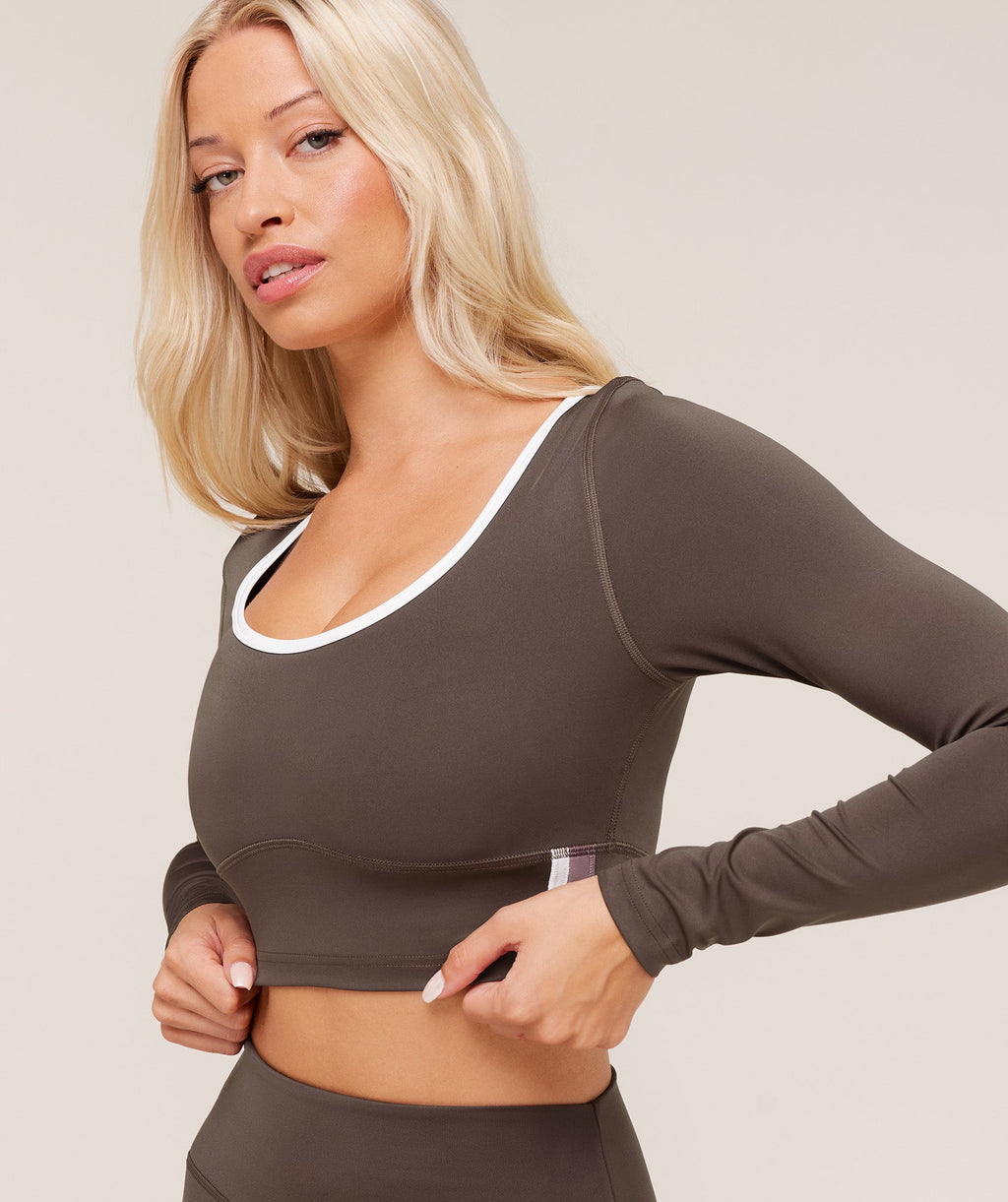 gymshark-piping-long-sleeve-crop-top-crop-tops-brown-aw25
