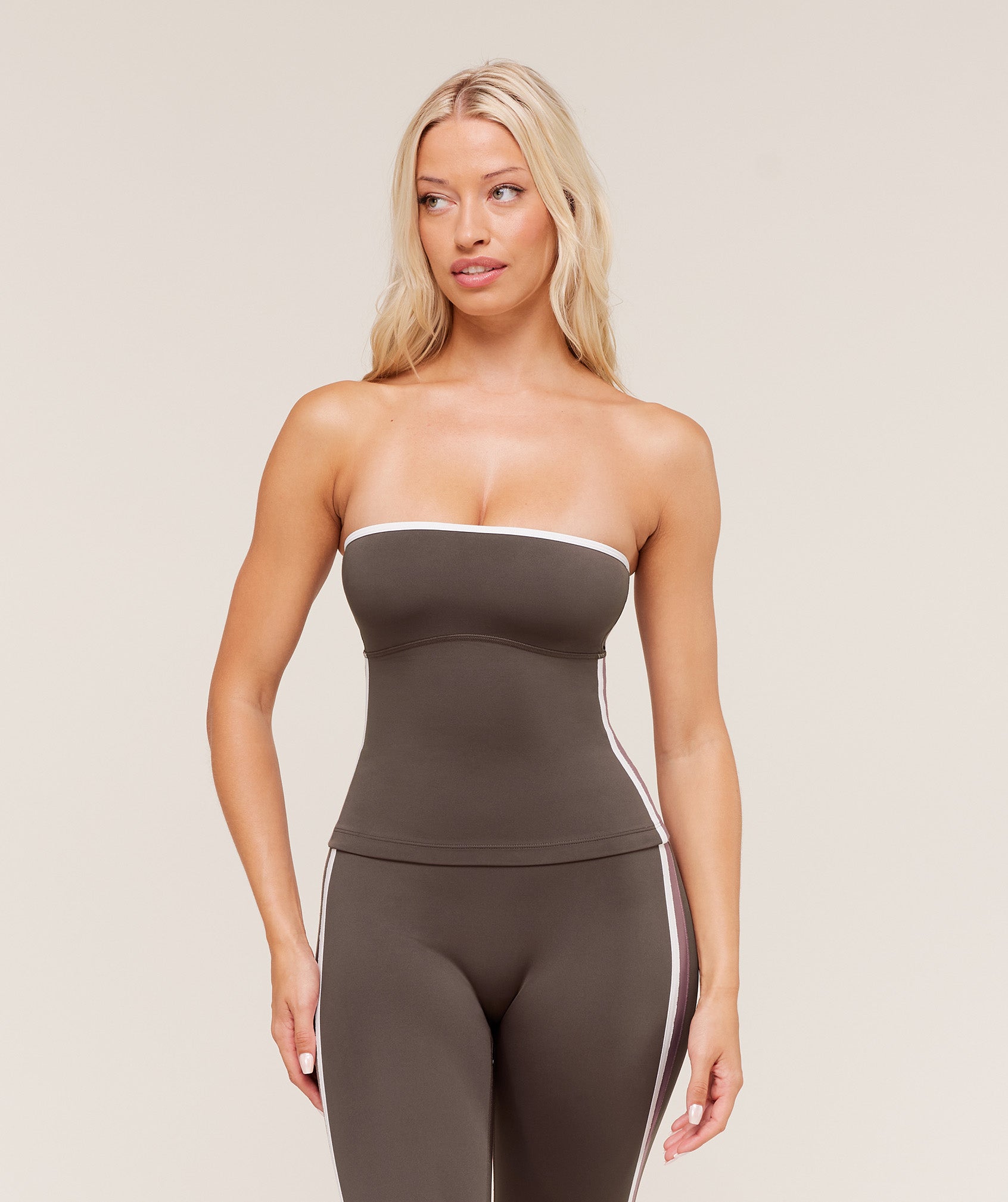 gymshark-piping-bandeau-with-shelf-crop-tops-brown-aw25