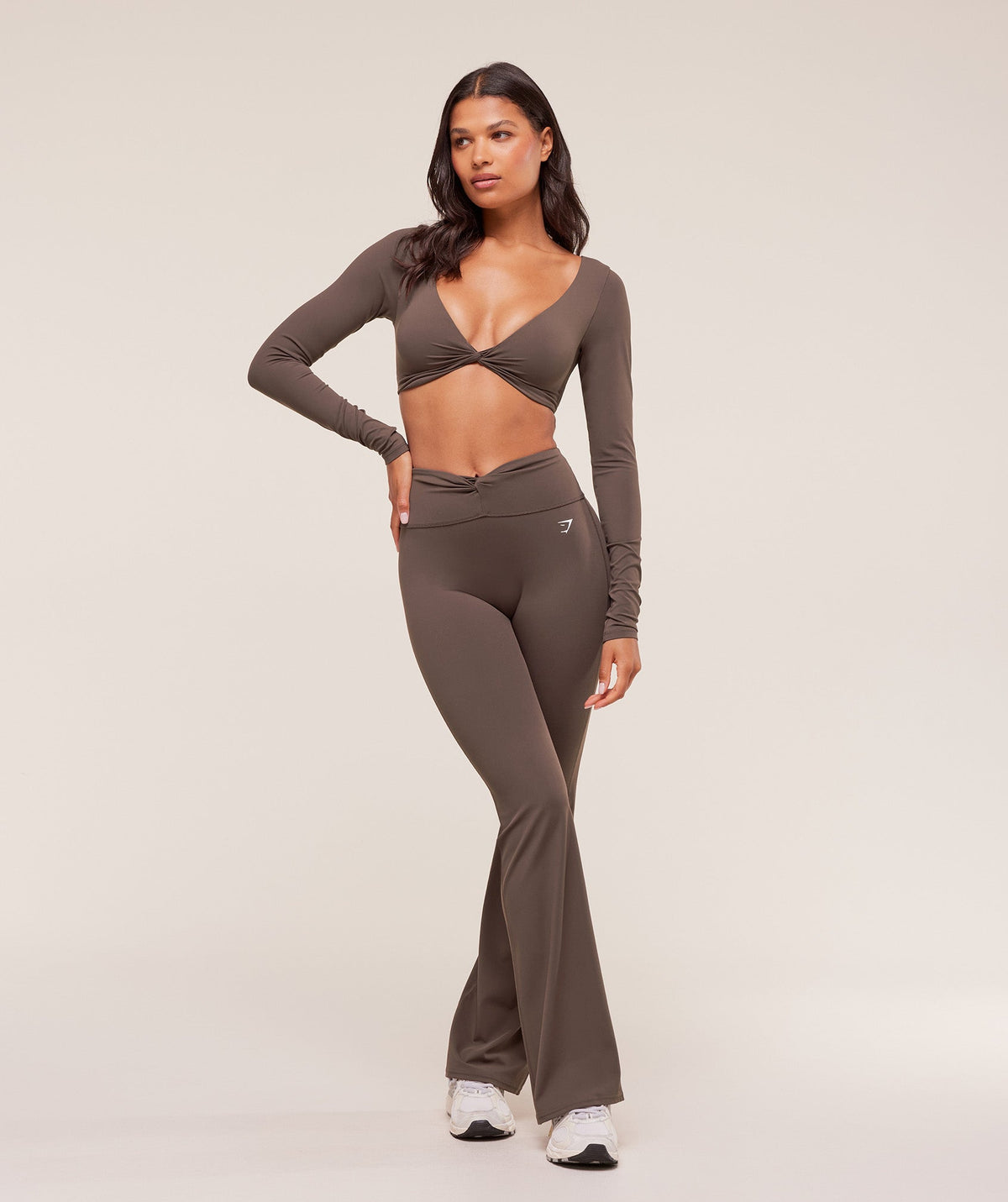 gymshark-twist-front-long-sleeve-crop-top-crop-tops-brown-aw25