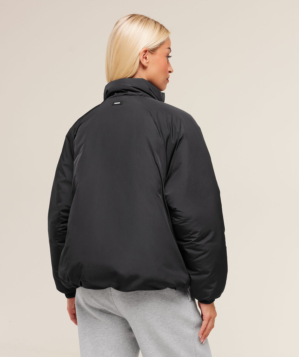 gymshark-oversized-puffer-jacket-jackets-outerwear-black-aw25