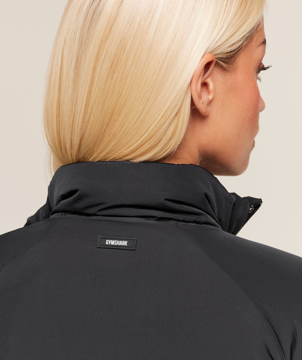 gymshark-oversized-puffer-jacket-jackets-outerwear-black-aw25