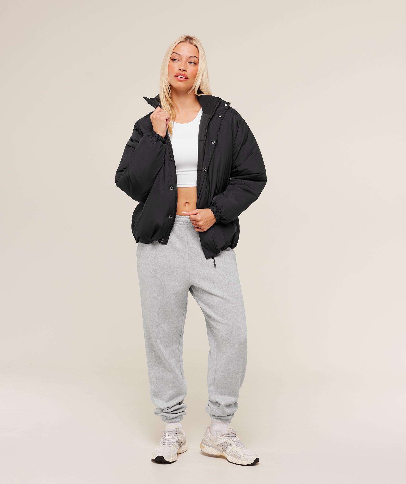 gymshark-oversized-puffer-jacket-jackets-outerwear-black-aw25