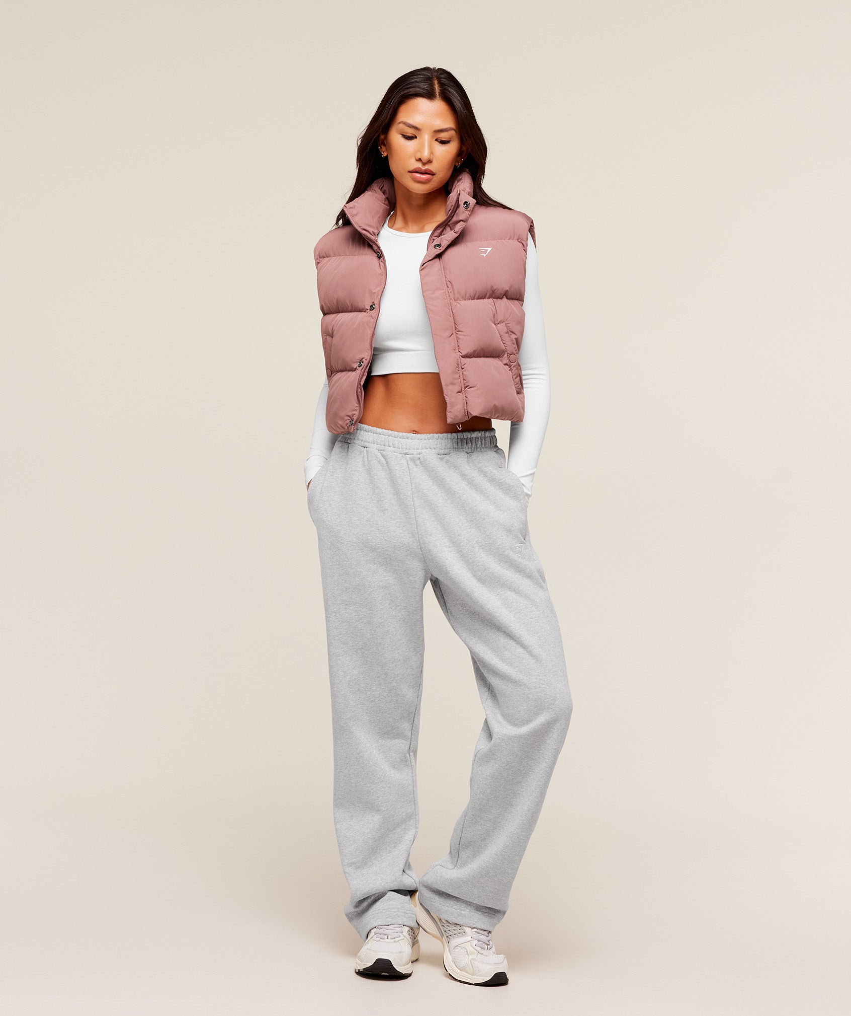 gymshark-puffer-vest-jackets-outerwear-brown-aw25