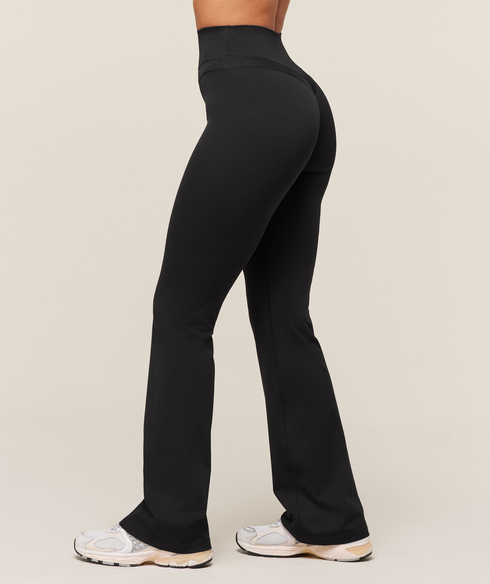 gymshark-gymshark-x-whitney-simmons-flared-leggings-leggings-black-ss25