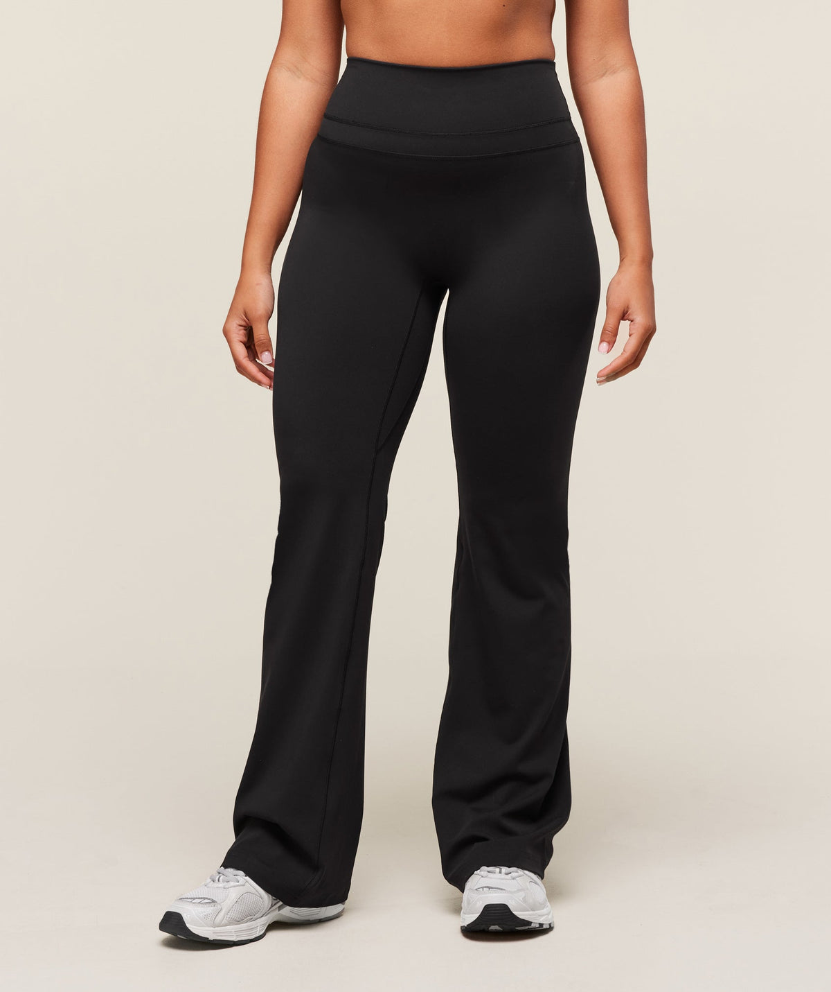 gymshark-gymshark-x-whitney-simmons-short-flared-leggings-leggings-black-ss25