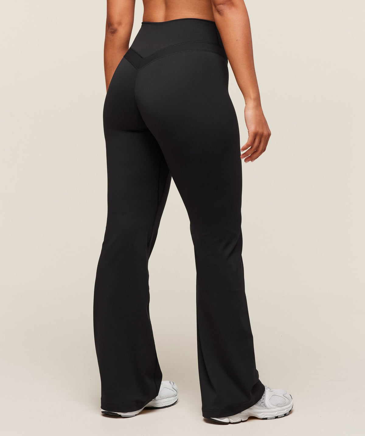 gymshark-gymshark-x-whitney-simmons-short-flared-leggings-leggings-black-ss25