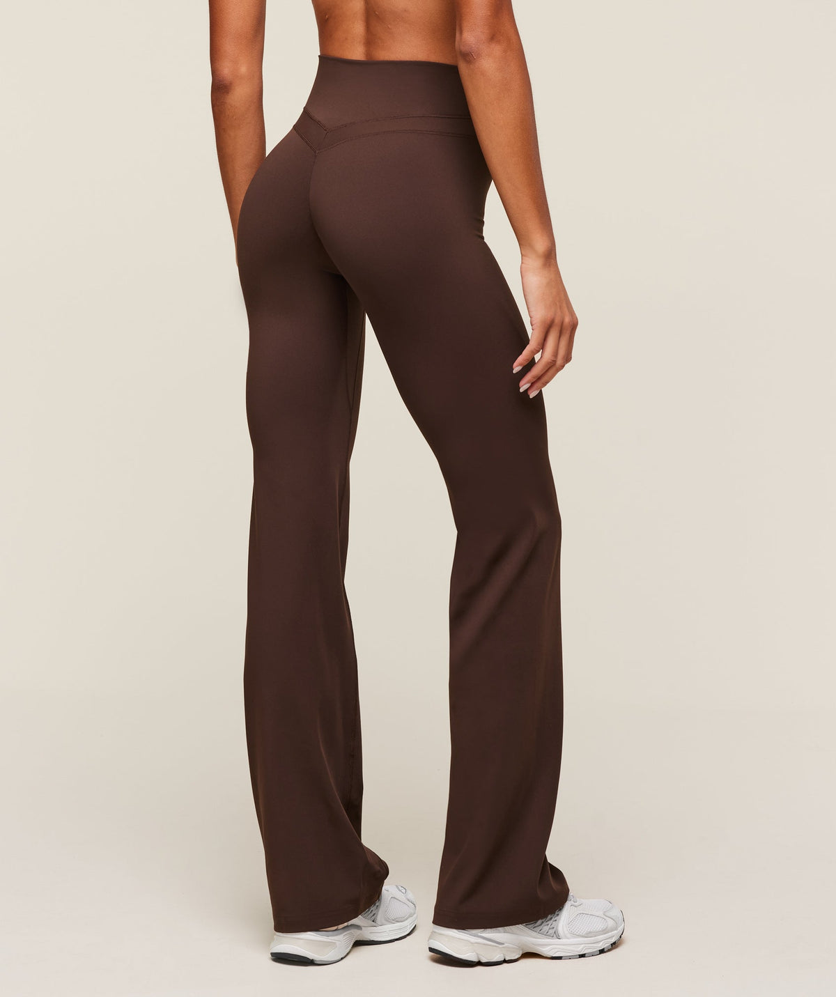 gymshark-gymshark-x-whitney-simmons-tall-flared-leggings-leggings-brown-ss25