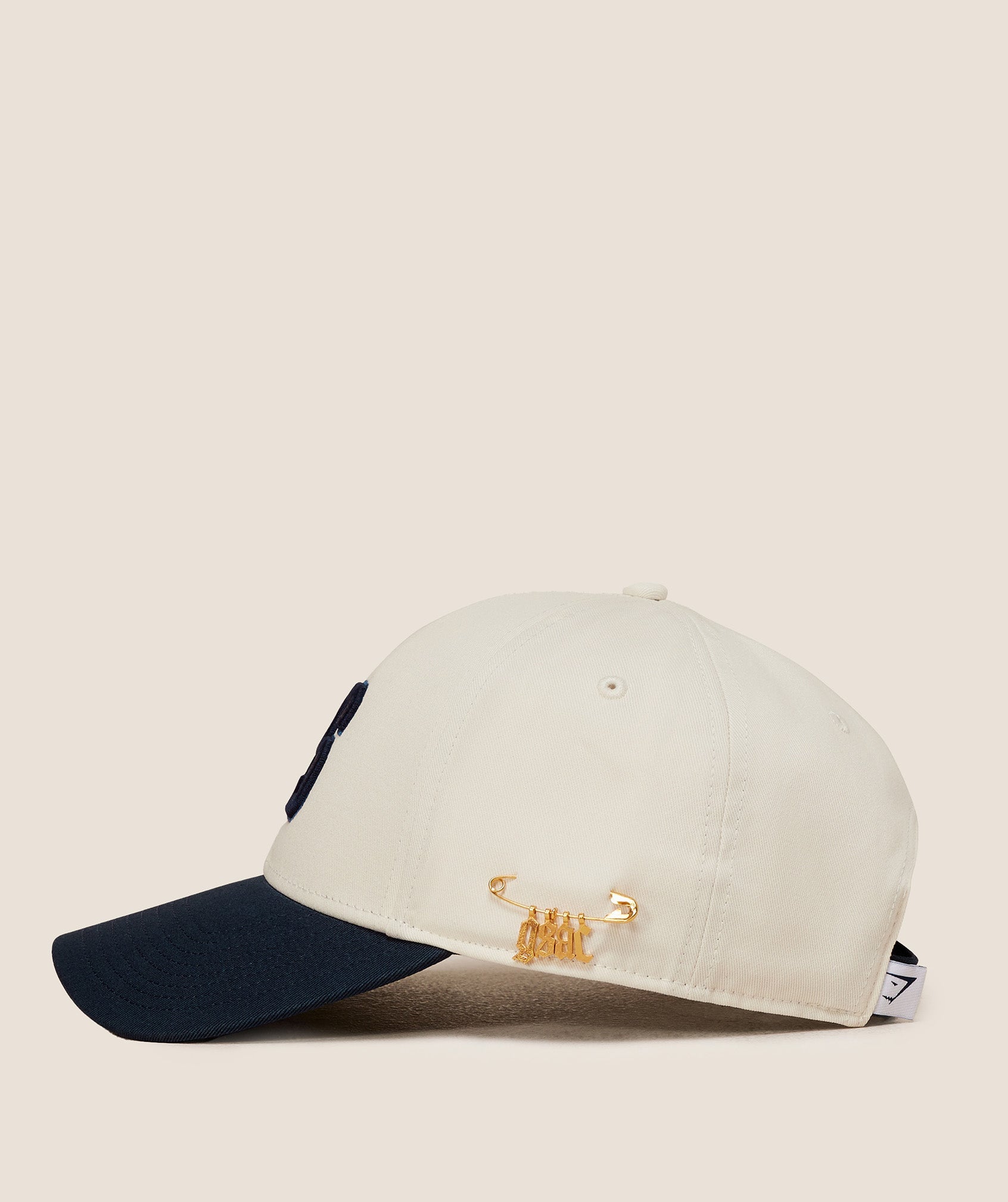 gymshark-gymshark-x-analis-cap-headwear-white-aw25