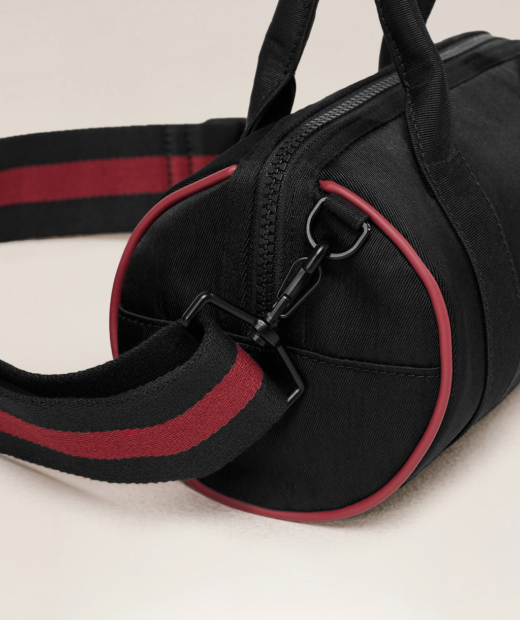gymshark-gymshark-x-analis-mini-barrel-bag-bags-black-aw25