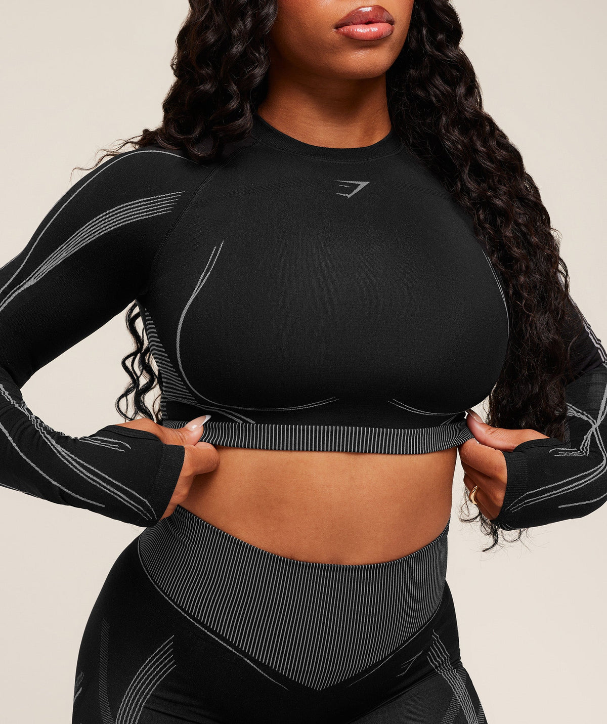 gymshark-gymshark-x-analis-seamless-long-sleeve-crop-top-b4b4l-crop-tops-black-aw25