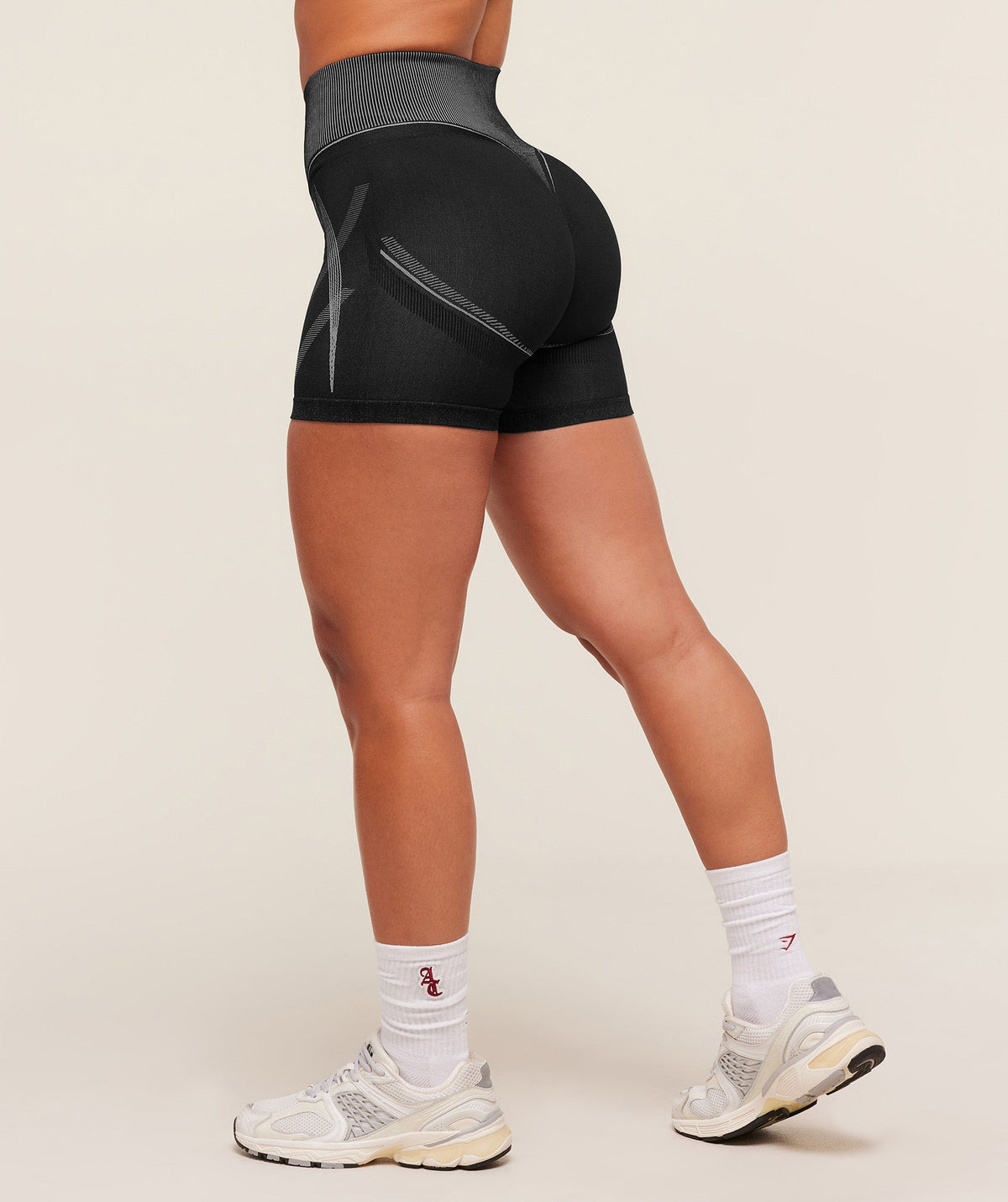 gymshark-gymshark-x-analis-seamless-short-shorts-black-aw25-1