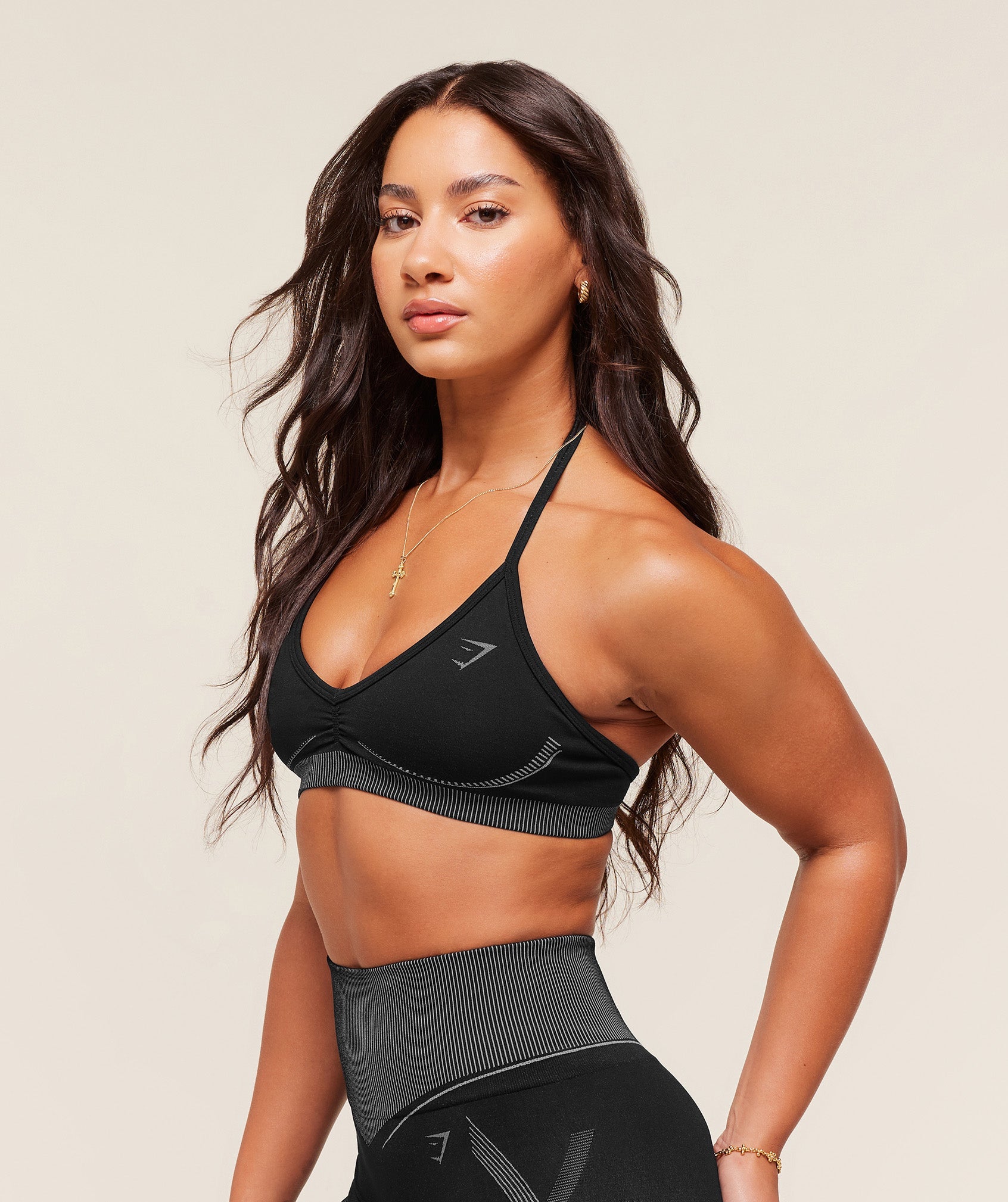 gymshark-gymshark-x-analis-seamless-sports-bra-sports-bras-black-aw25-1