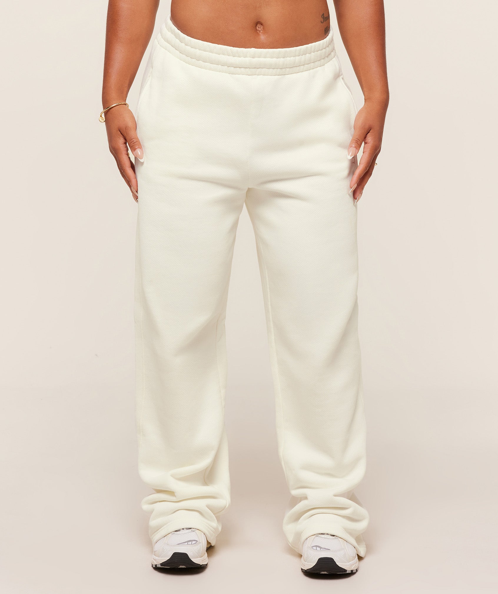 gymshark-gymshark-x-analis-tracksuit-pant-pants-white-aw25