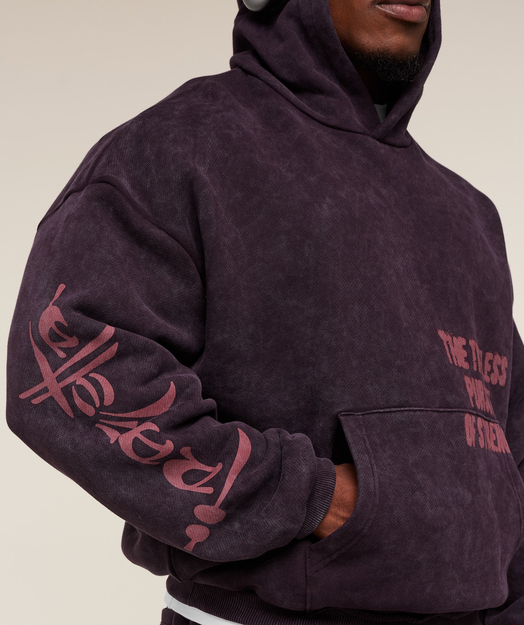 gymshark-frazetta-graphic-hoodie-pullovers-black-aw25