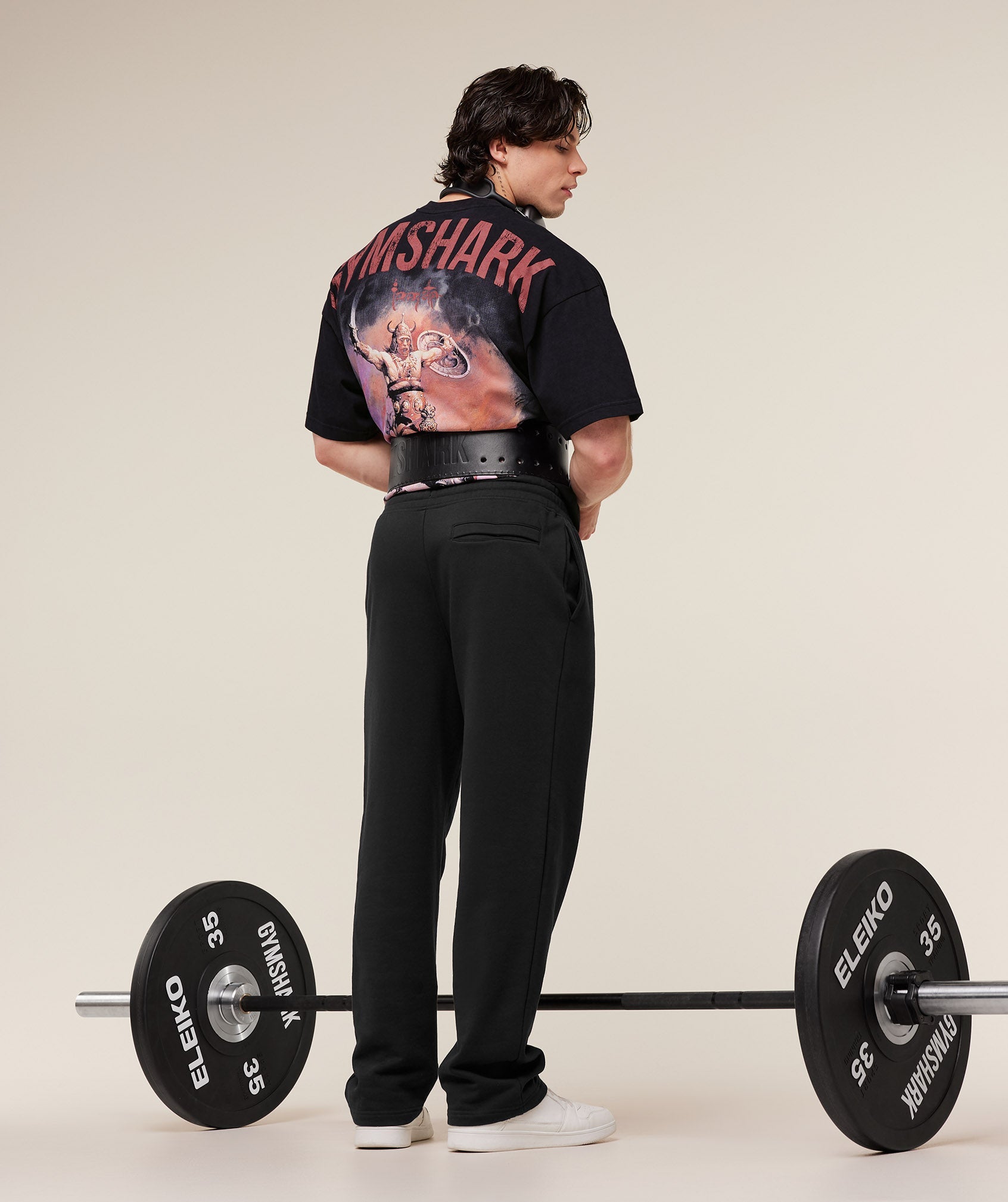 gymshark-frazetta-graphic-t-shirt-ss-tops-black-aw25-1
