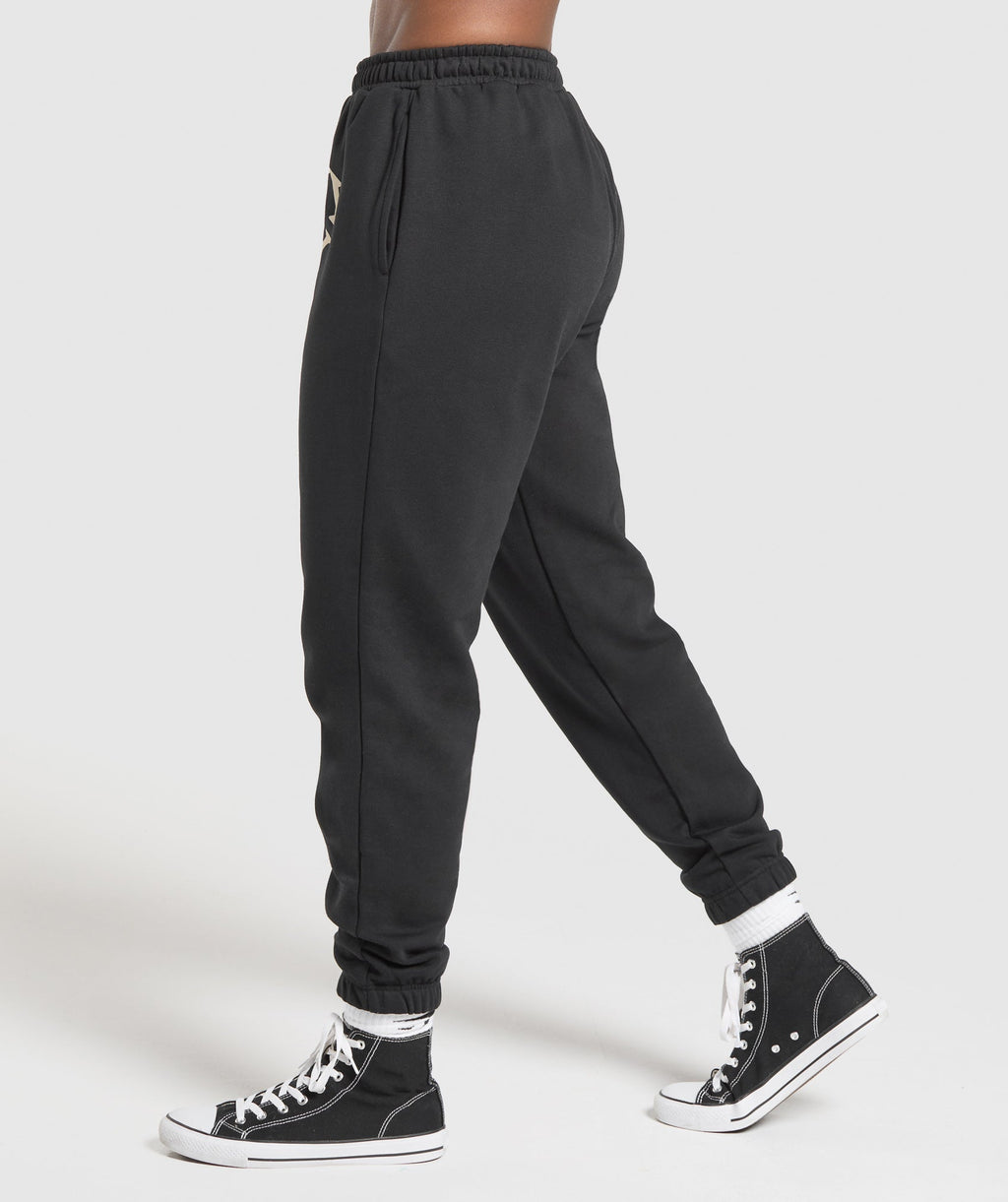 gymshark-heavy-duty-graphic-loopback-jogger-pants-black-ss25