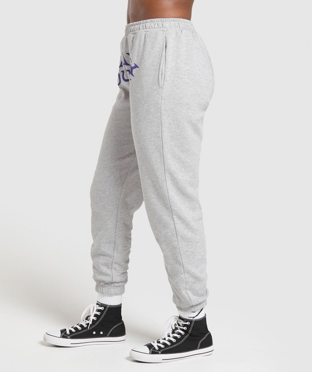 gymshark-heavy-duty-graphic-loopback-jogger-pants-grey-ss25
