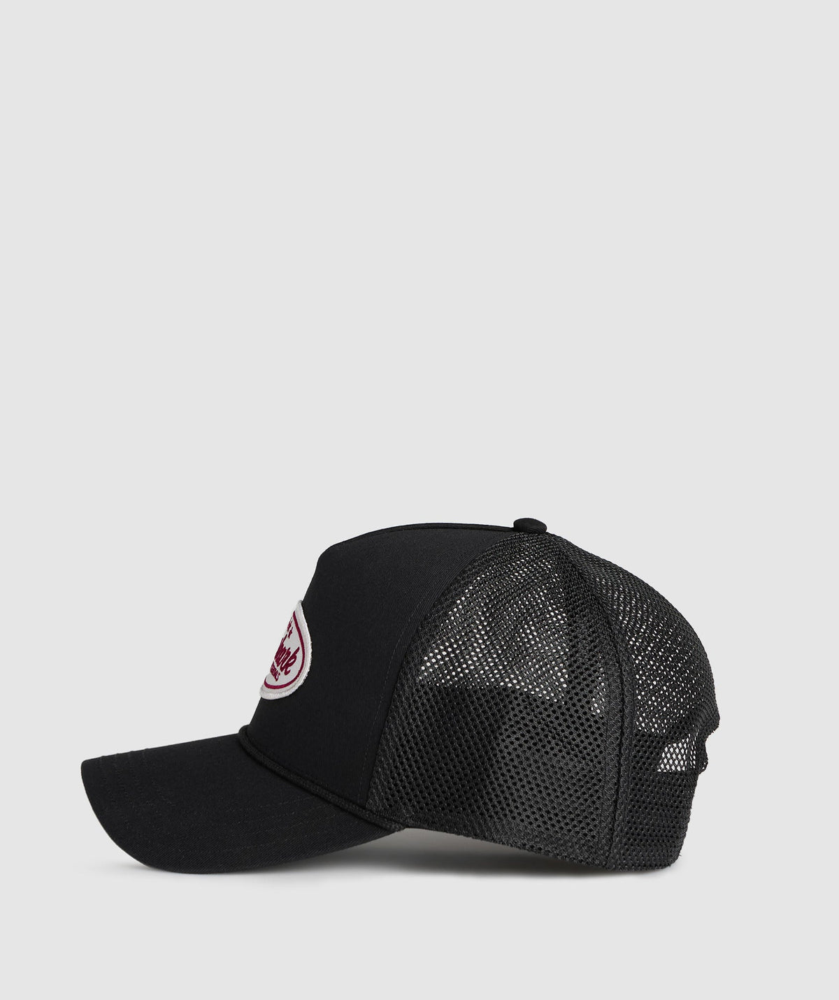 gymshark-trucker-cap-headwear-black-ss25