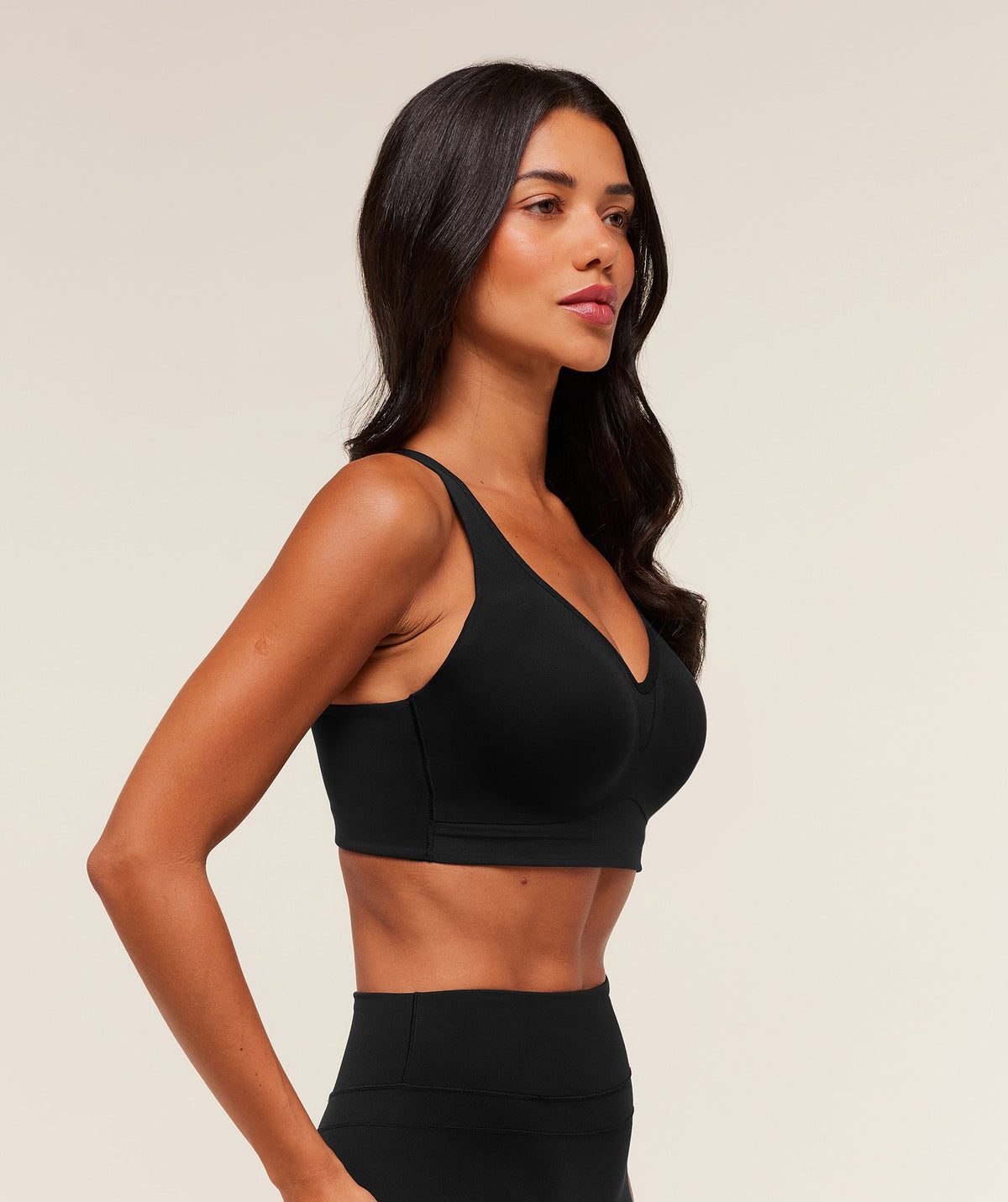 gymshark-high-support-v-neck-sports-bra-sports-bras-black-aw25
