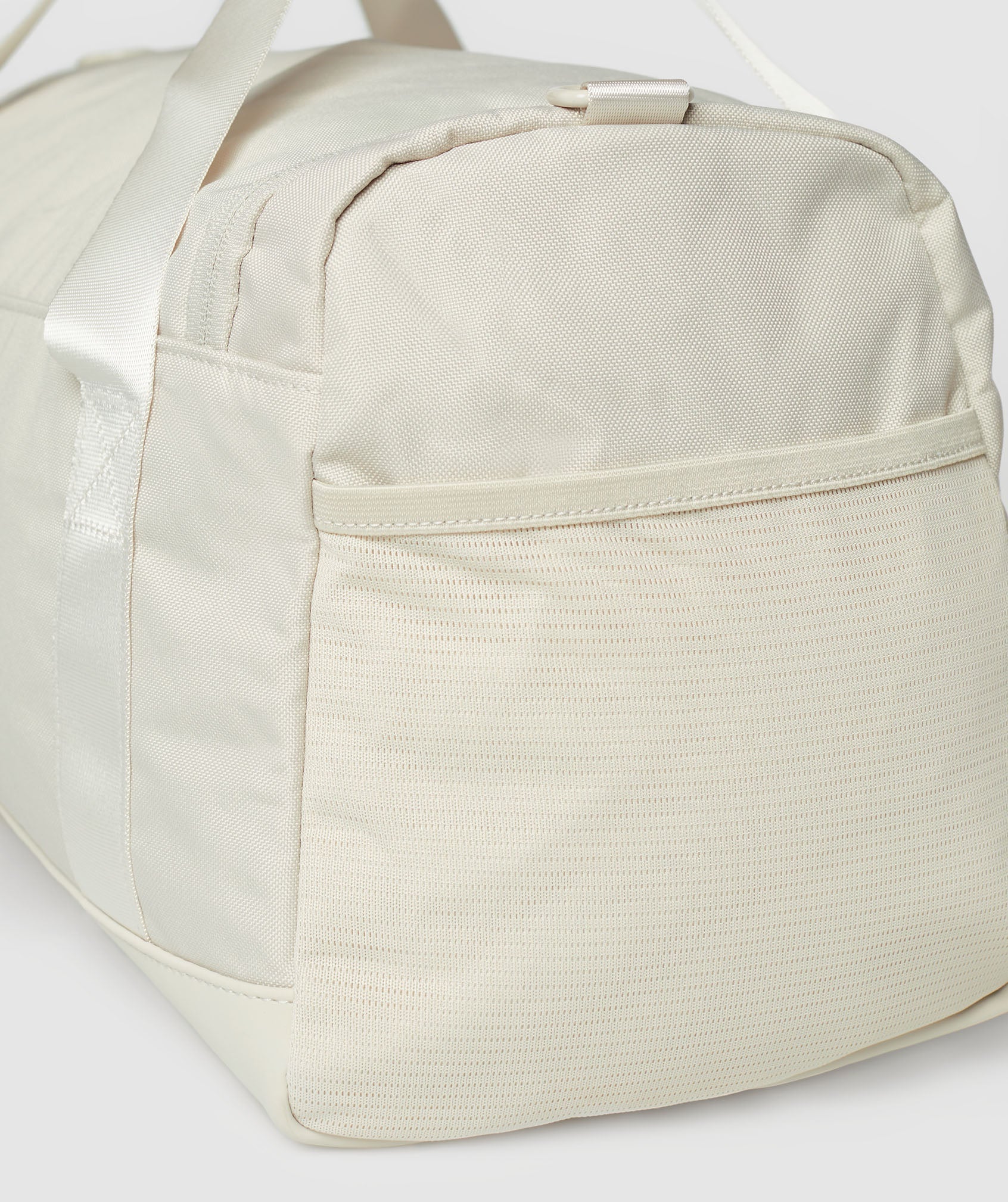 gymshark-everyday-holdall-small-pebble-grey-aw23